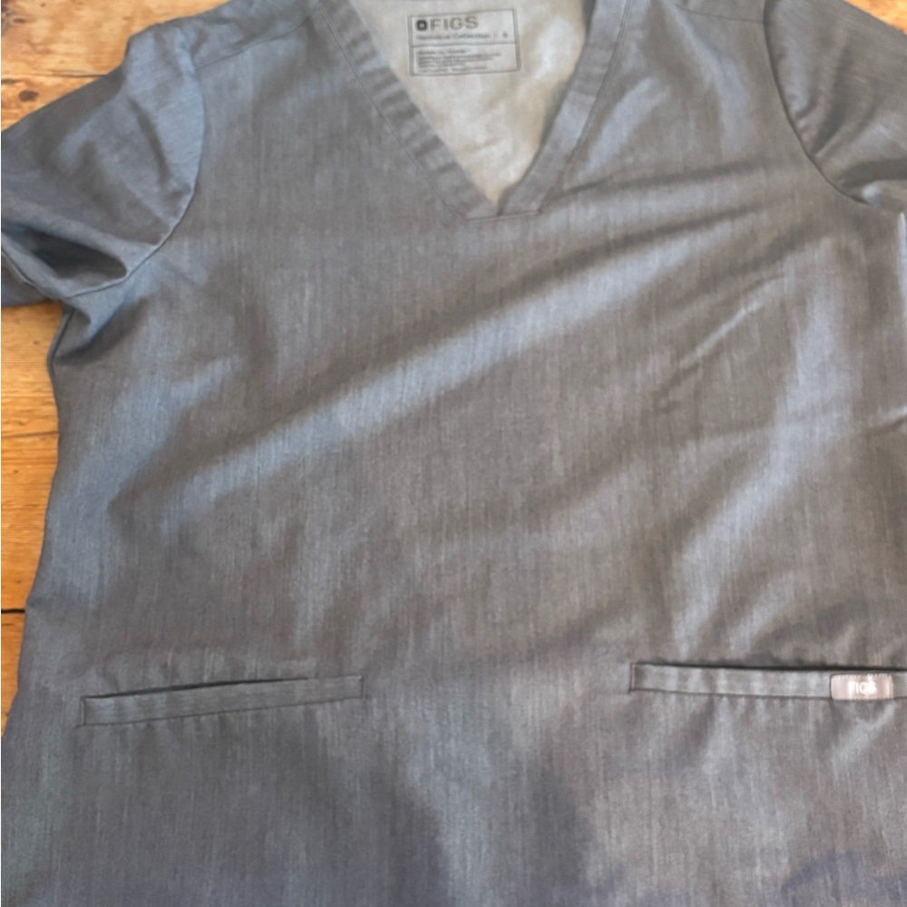 Figs Charcoal V-Neck Men's Shirt